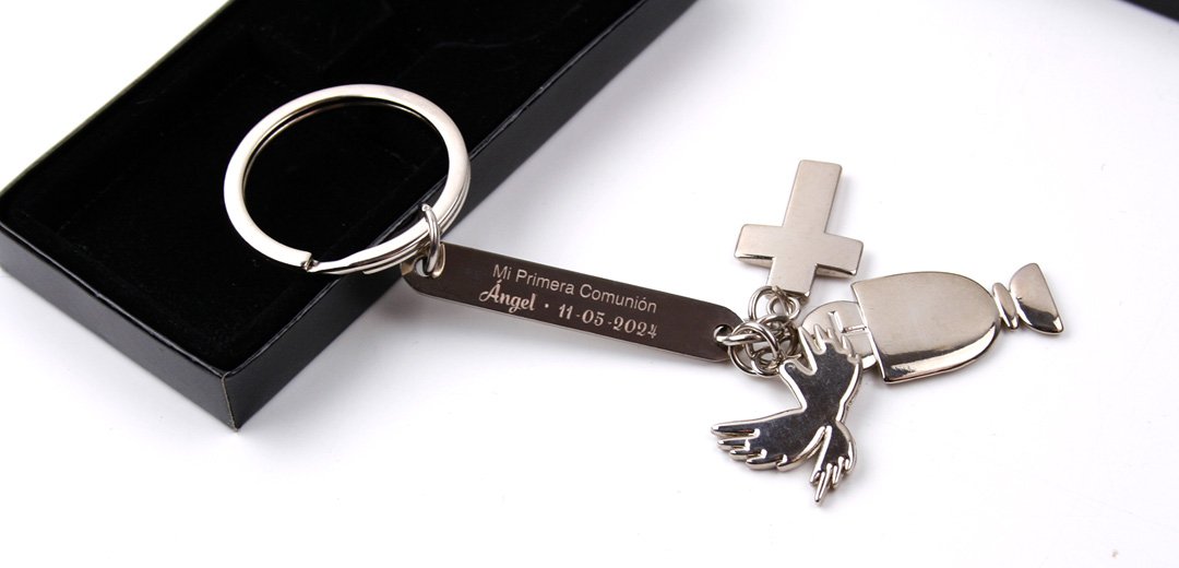 llavero-comunion-charming-03 llaveros metálicos personalizados como detalle de Primera Comunión