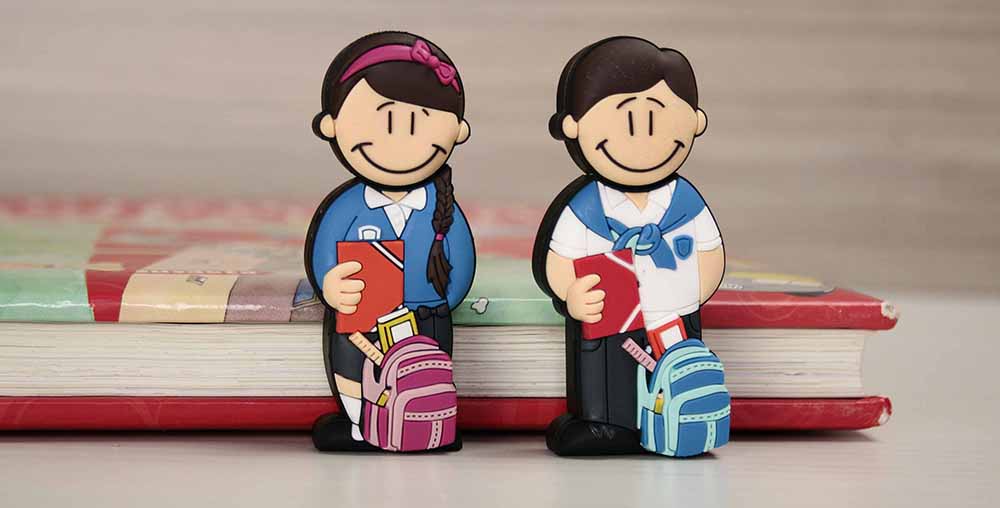 fg-estudiantes-pendrive-1 usb personajes