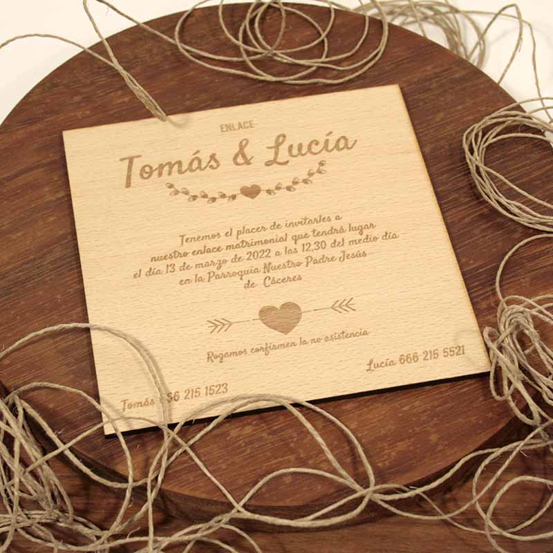 original diseño sobre invitaciones para boda fabricadas en madera