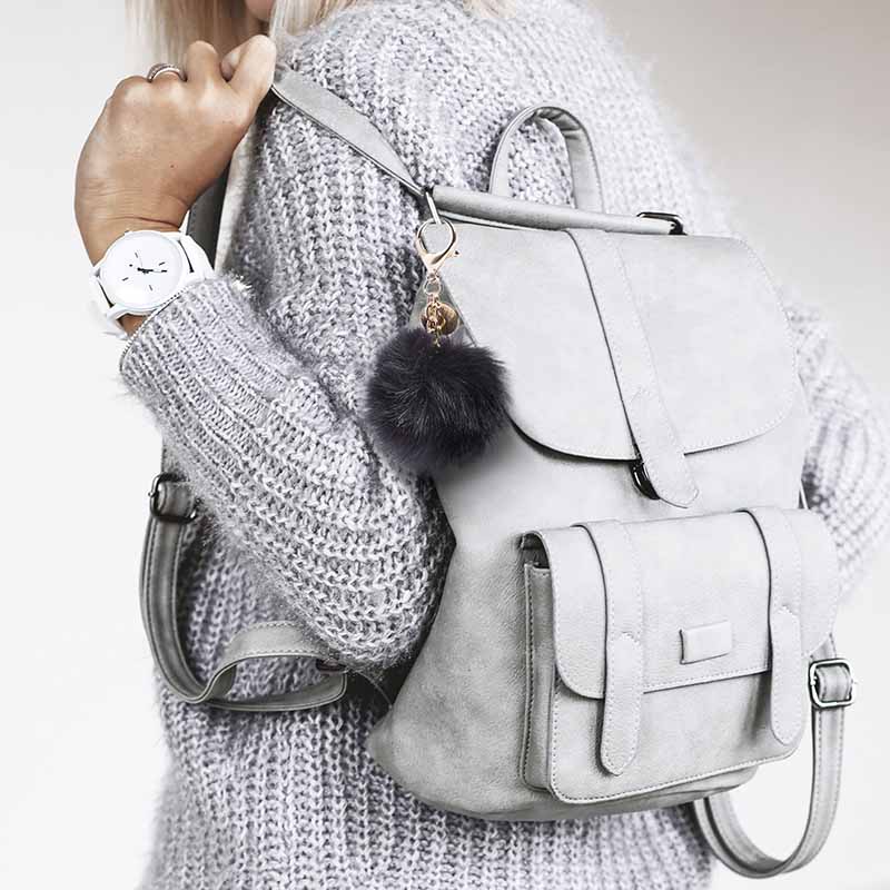 mochila para colgar el llavero modelo Pompón