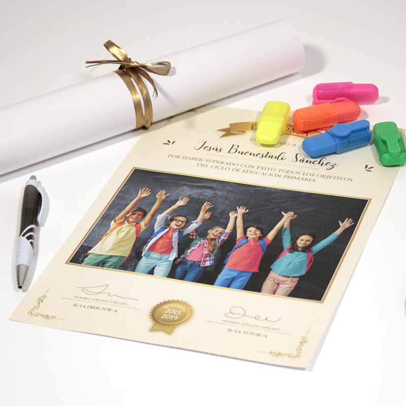 diploma graduacion con foto