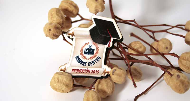 gr-pin02-a pins de madera para promociones escolares
