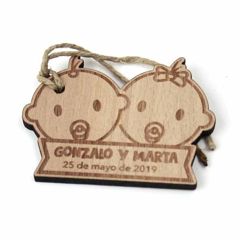 etiquetas de madera personalizadas bautizo gemelos