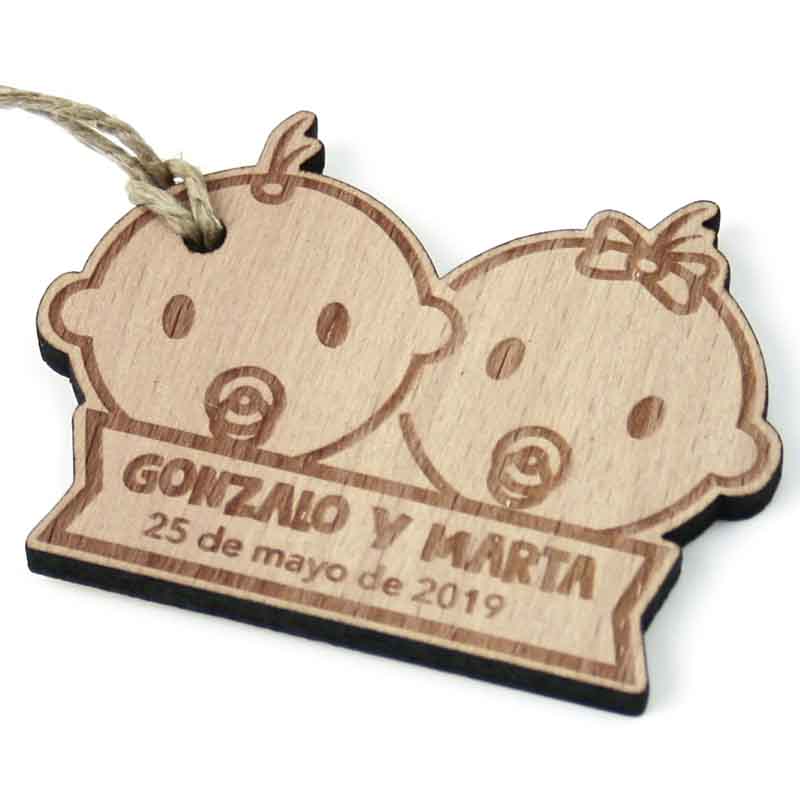 etiquetas de madera personalizadas bautizo gemelos