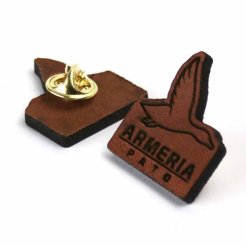 comprar pines de piel personalizados para empresas