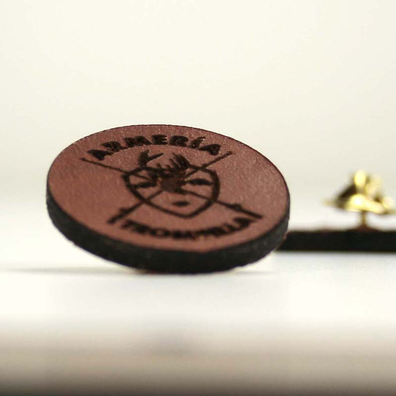 original pin de piel personalizado