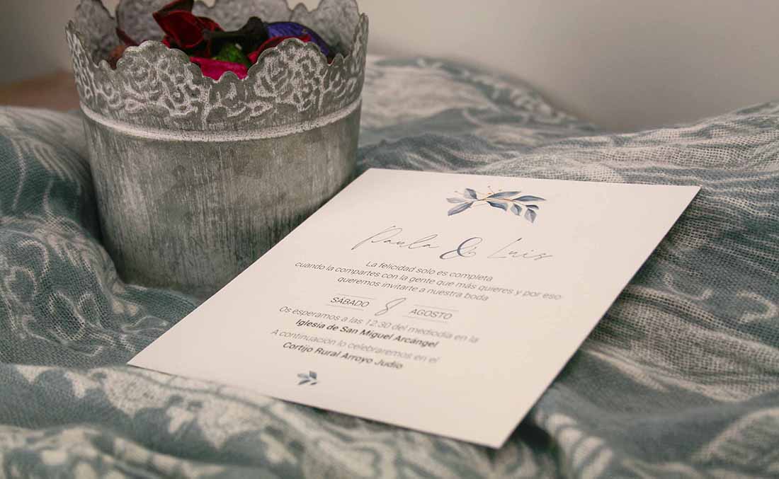 invitacion-boda-10-8 invitación de boda elegante con adorno floral en acuarela y cartulina texturizada