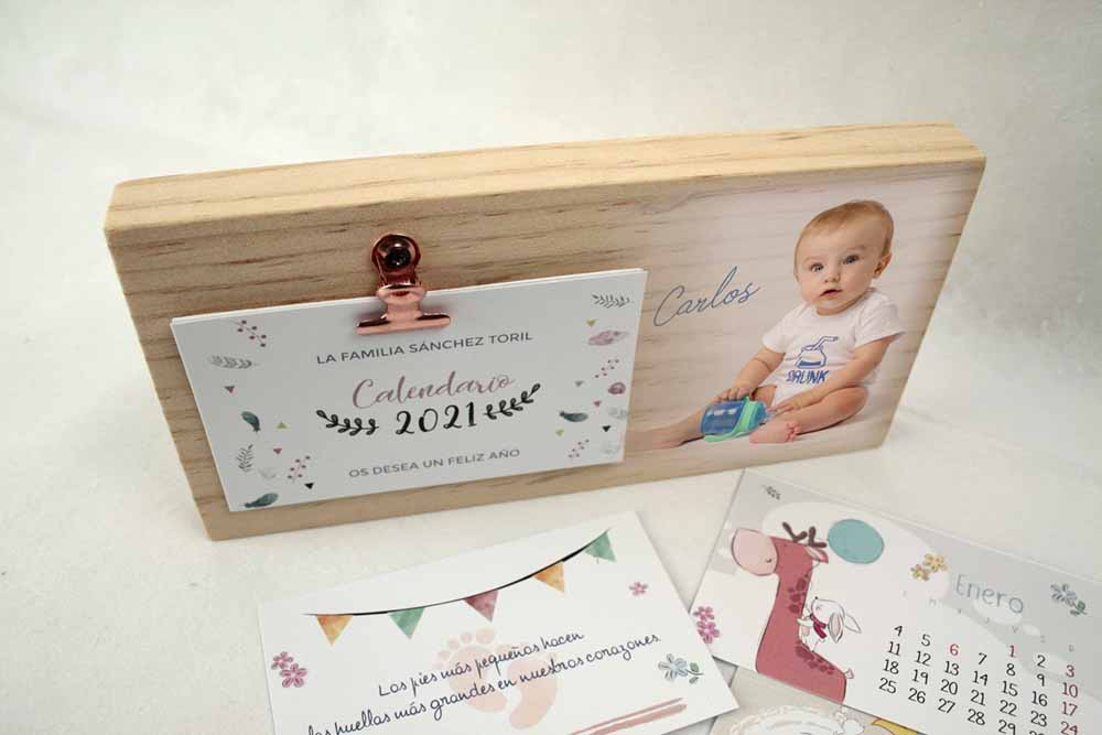 taco de madera con calendario
