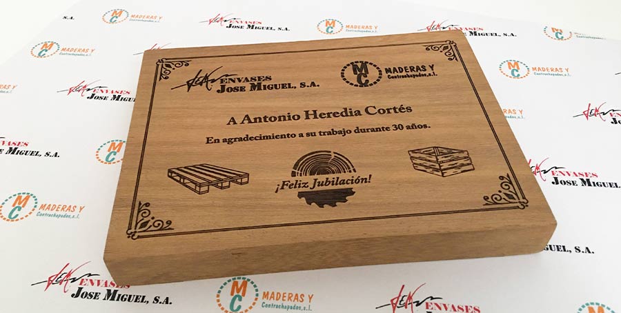 regalo-jubilacion-madera regalos para jubilación compañero