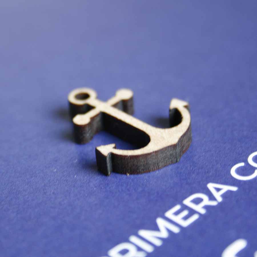 símbolo marinero ancla fabricado en madera
