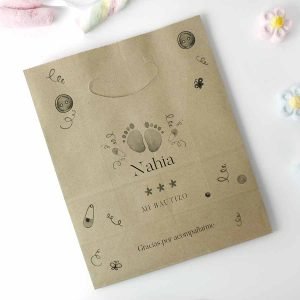 como presentar los regalos para los invitados al bautizo de tu bebé, bolsas de papel kraft personalizadas