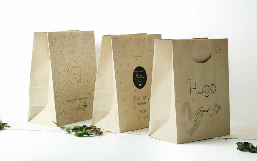 bolsitas-de-papel-varias bolsitas de papel personalizadas para presentar los regalos de comunión