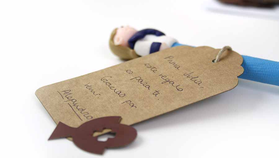 atractivas etiquetas para que los niños de comunión las escriban ellos mismos