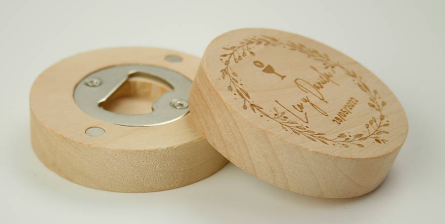 iman-abridor-laser04 detalles de madera para regalar a invitados de Comunión