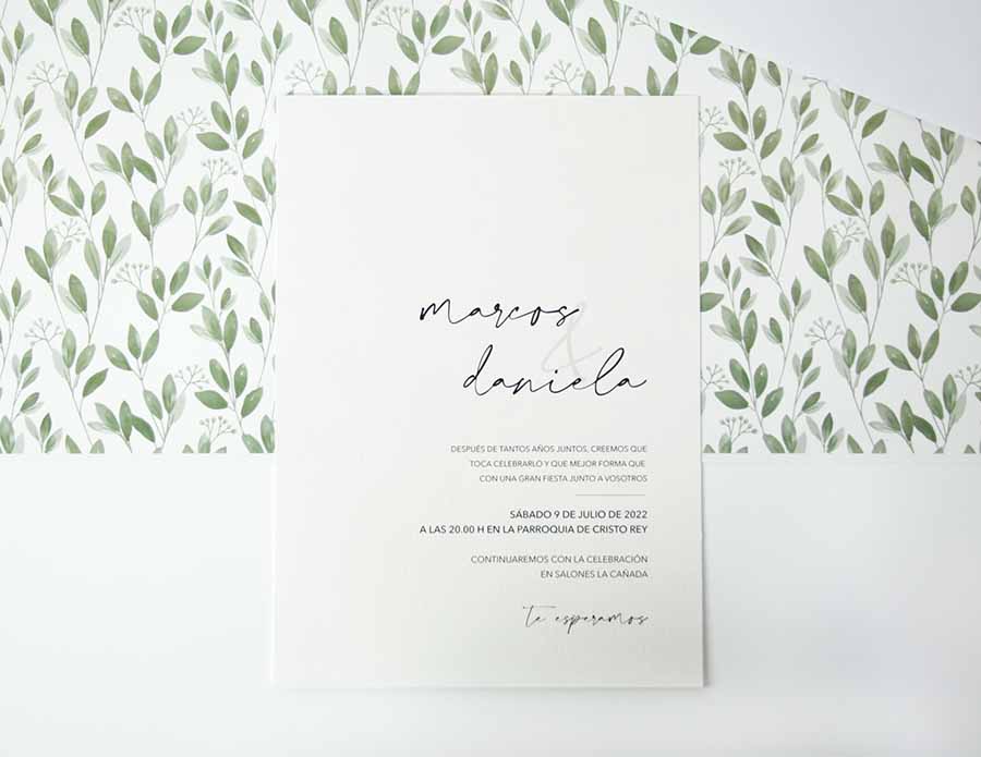 invitaciones de boda sencillas y originales y cartulina especial con textura color blanco roto