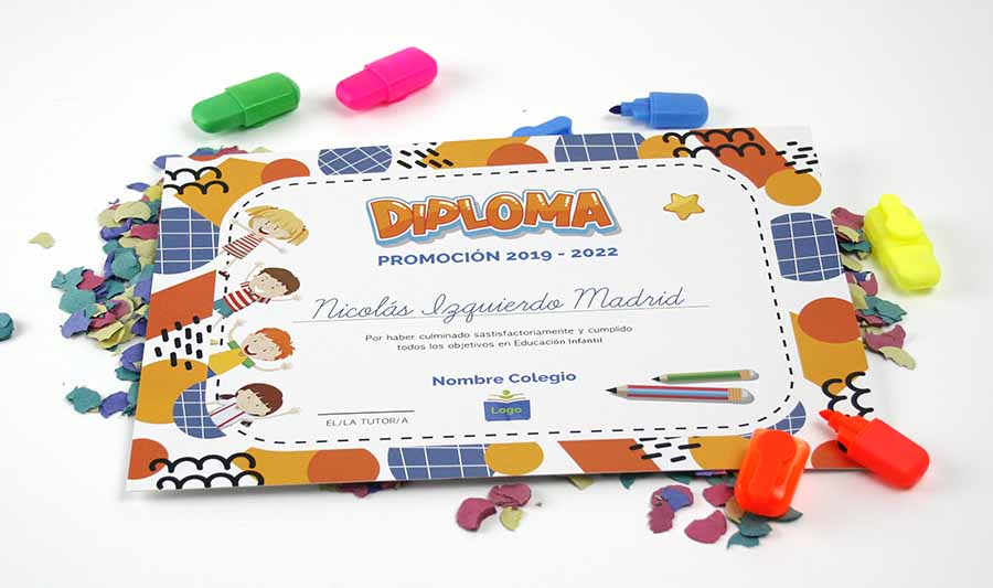 diplomas graduación infantil personalizado con nombre del niño y logotipo y nombre del colegio