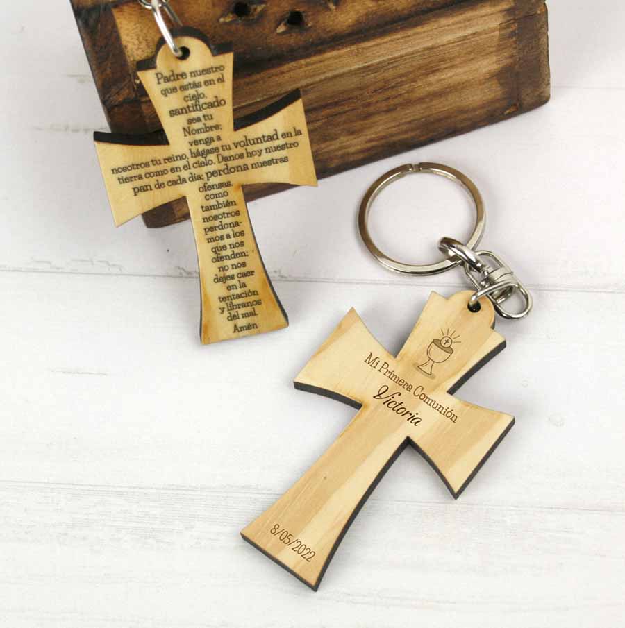 llavero-cruz-sa901A-10 los regalos más originales para invitados a primera comunion llaveros de madera personalizados
