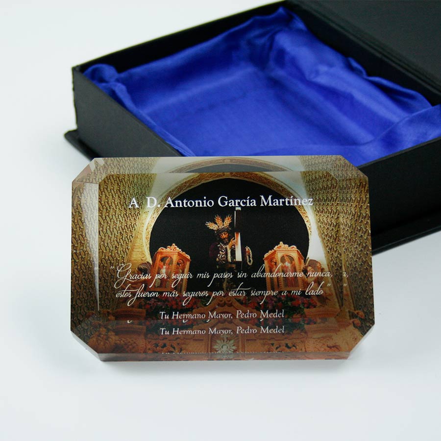 pisapapeles-cristal-personalizado-hermandades pisapapeles cofrades personalizados