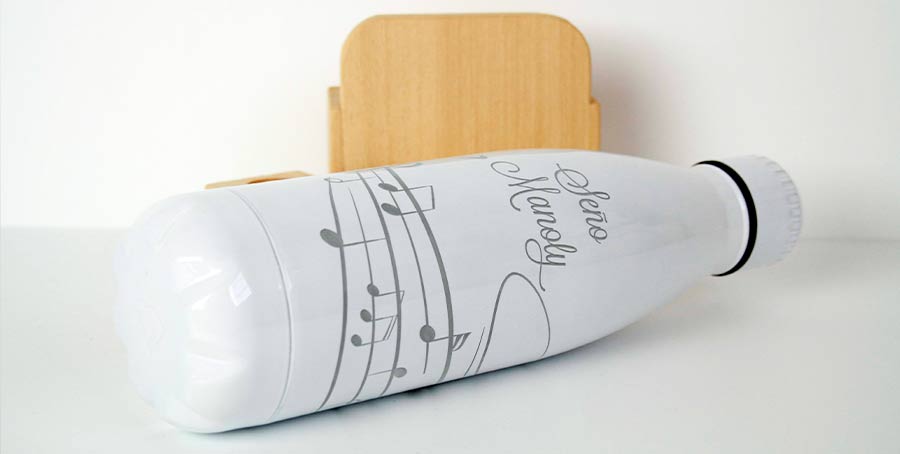 botella-personalizada-maestra regalos originales maestros de infantil. personalizada con su nombre