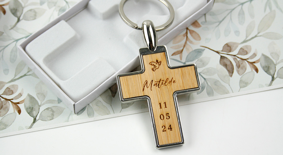 llaveros personalizados con forma de cruz para comuniones