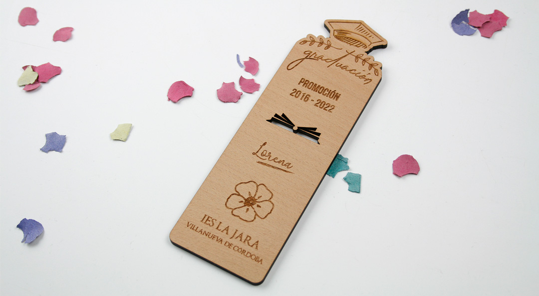 marcapaginas de madera personalizado para graduacion