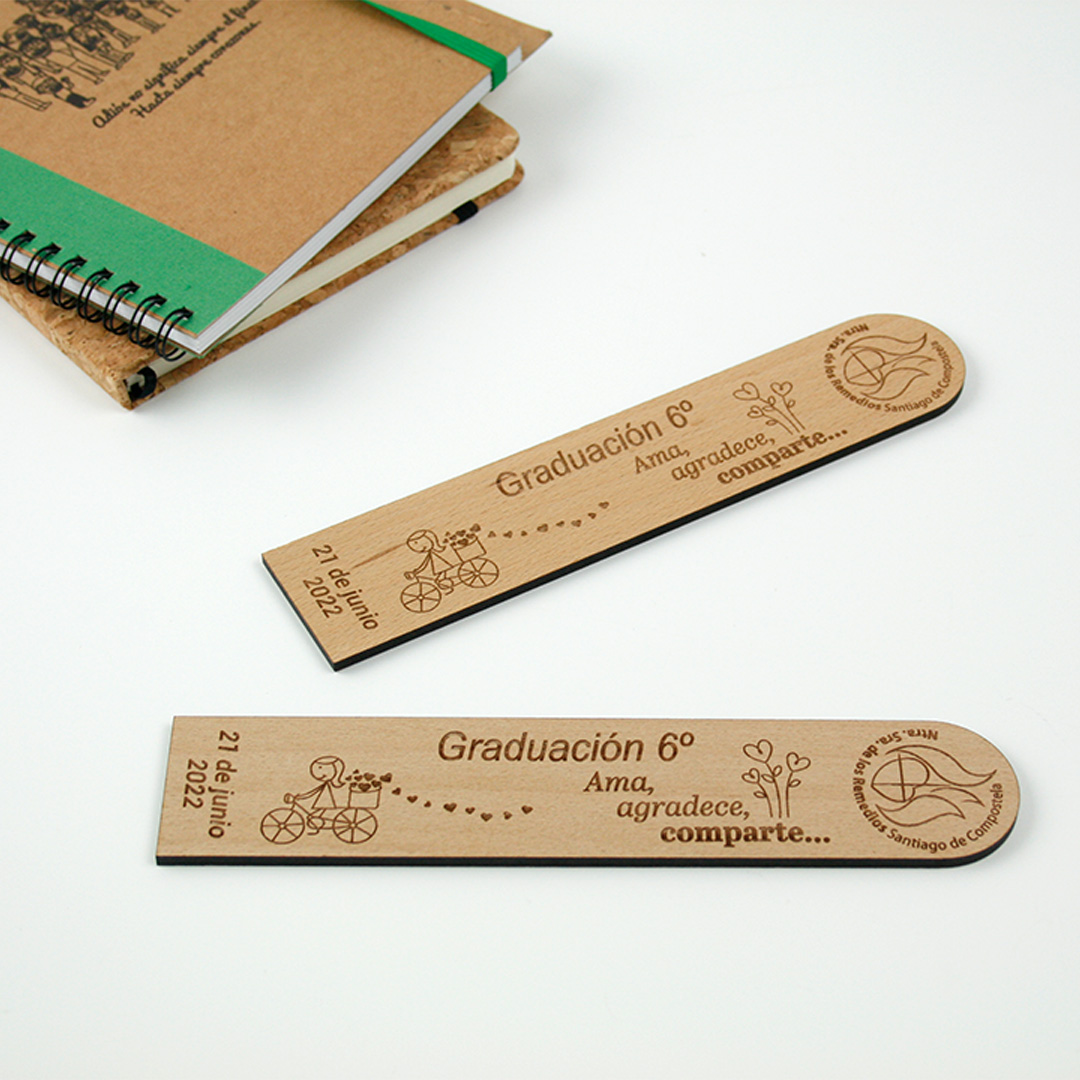 detalles fin de curso personalizados: marcapáginas de madera