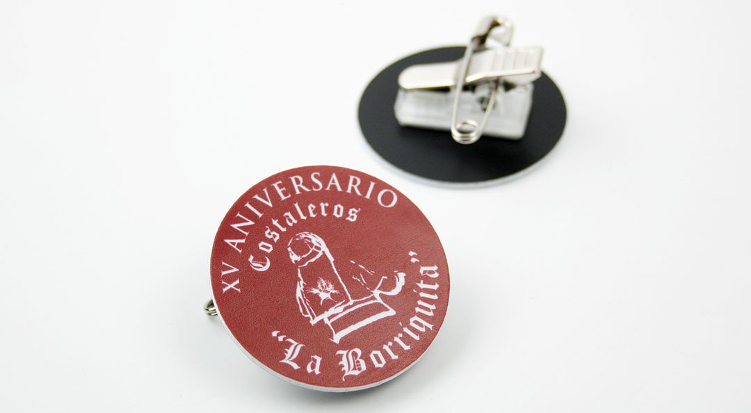 chapas-y-pins-personalizados chapas y pins personalizados