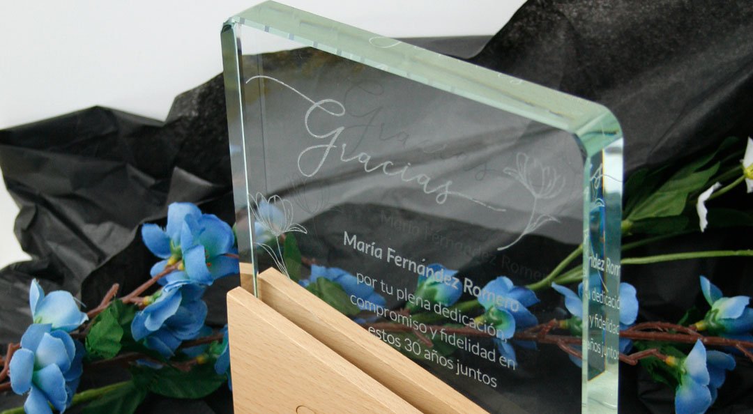placa-homenaje-conmemorativa regalos jubilaciones personalizados o reconocimiento laboral