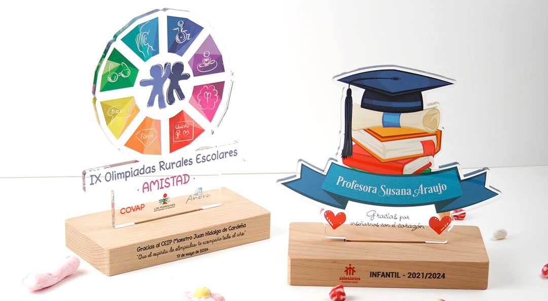 placas de metacrilato y madera a medida