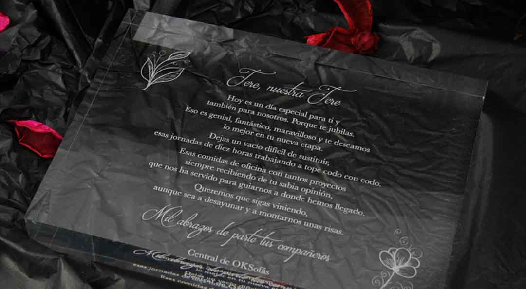 placas con texto para jubilación en láser