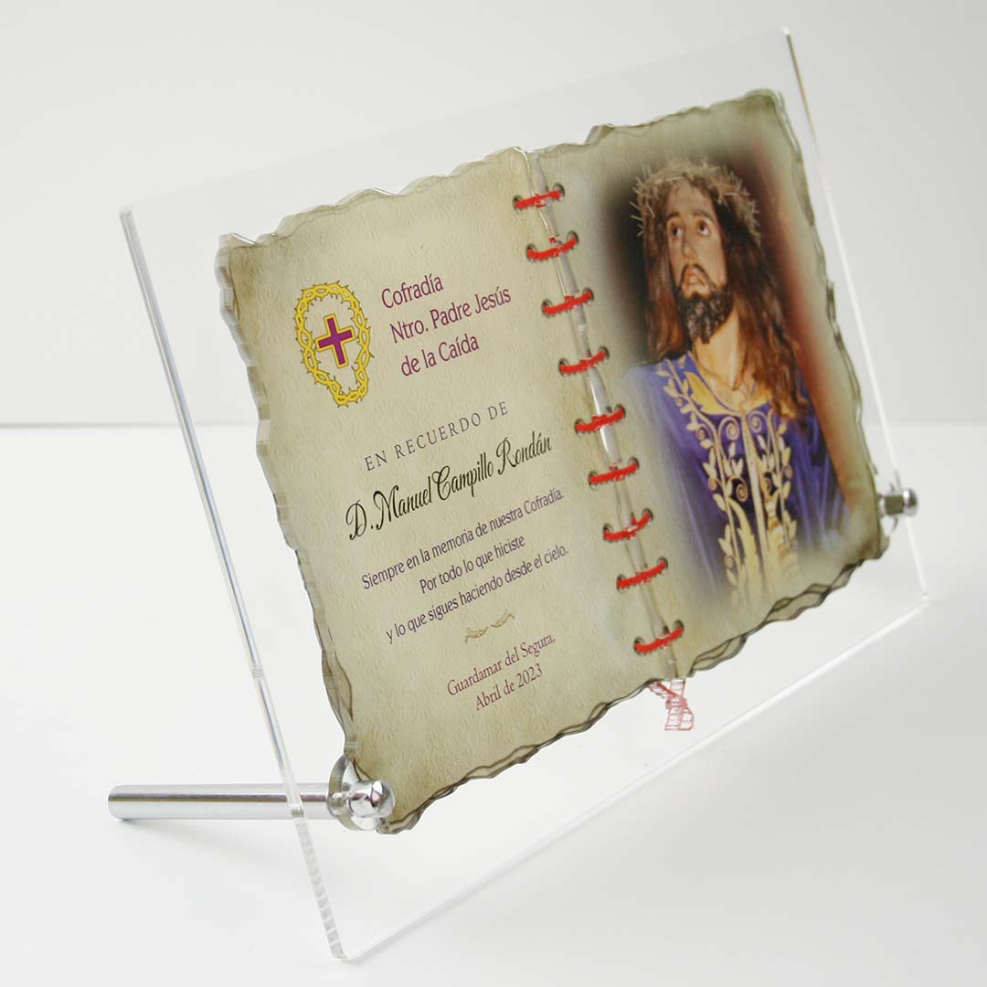 placa homenaje postumo
