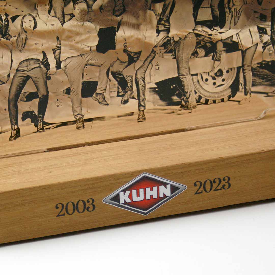 Placa de reconocimiento metacrilato y madera