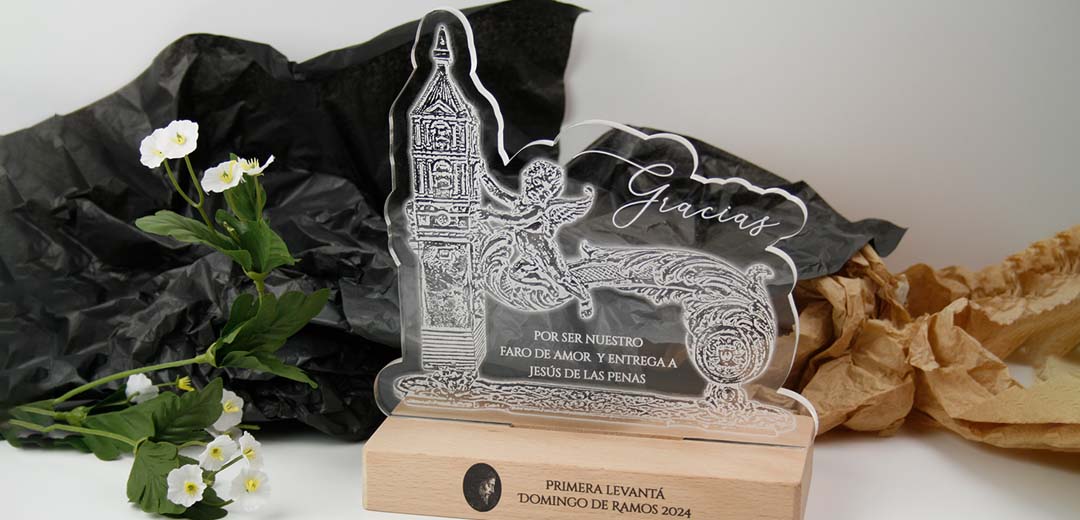 placa-homenaje-cofrade-06 Placas de metacrilato y madera conmemorativas personalizadas