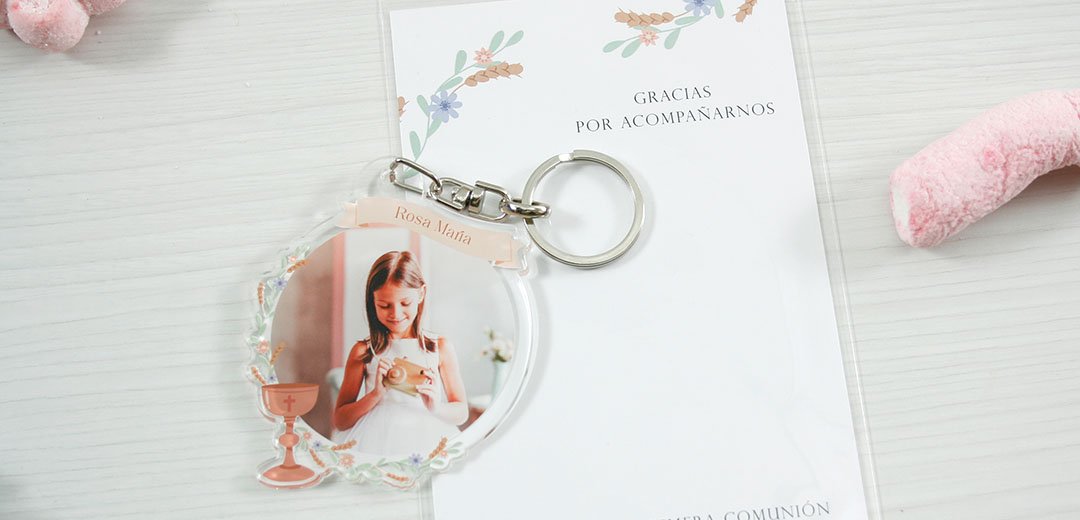 llaveros-comunion-personalizados-foto-07 Regalos y detalles de Comunión para regalar a familiares y amigos
