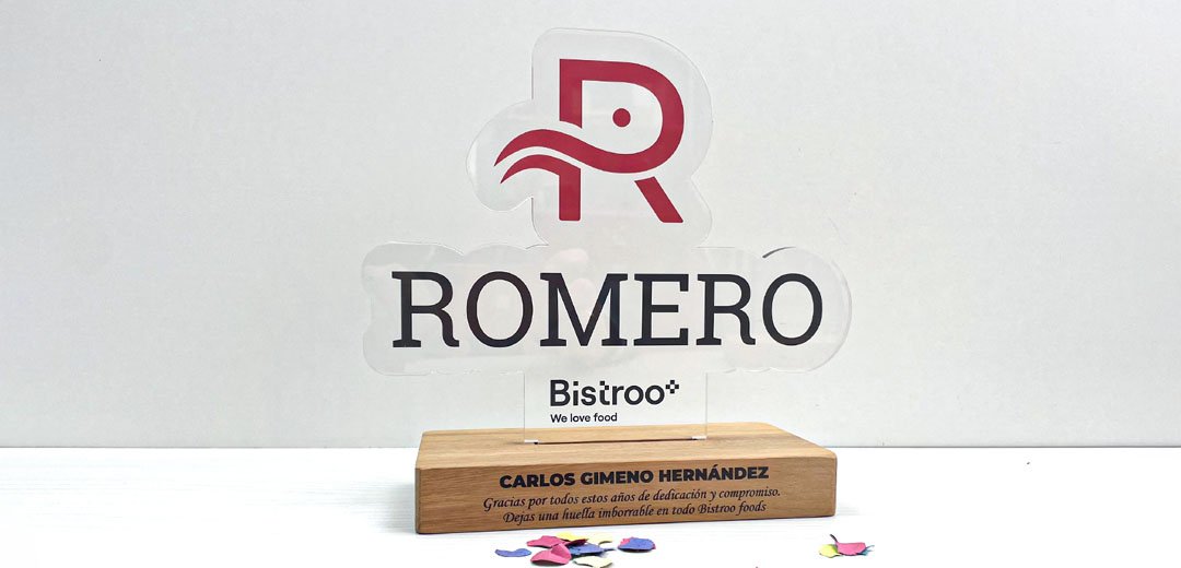 placa-de-reconocimiento-gastronomico-06 Placa de metacrilato y madera personalizada conmemorativa