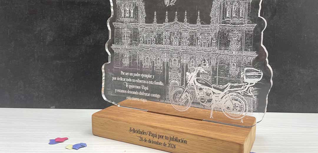 placa metacrilato y madera personalizada como regalo a padres jubilados