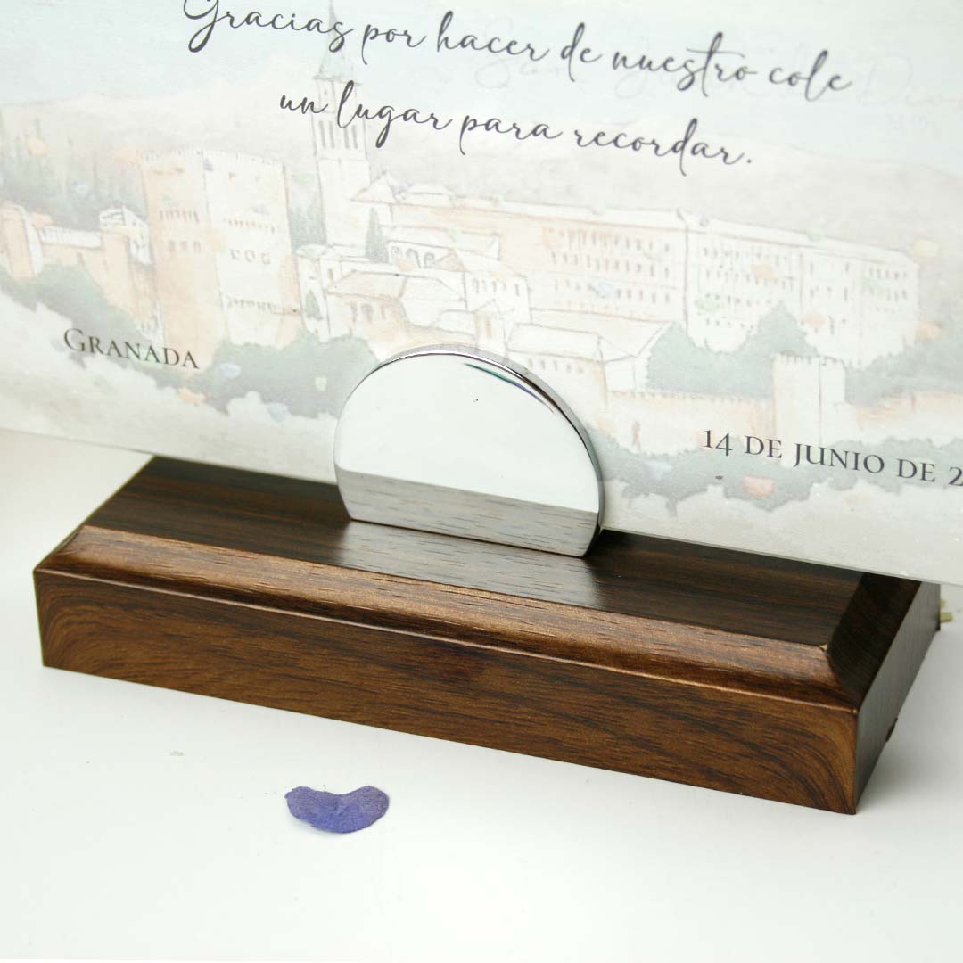 placa con peana de madera personalizada