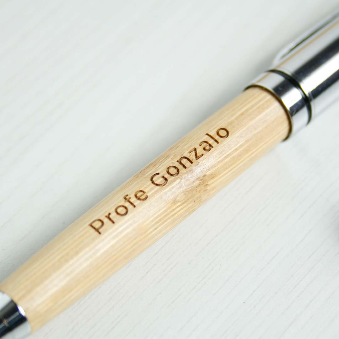bolígrafo de bambú y metal personalizado con nombre