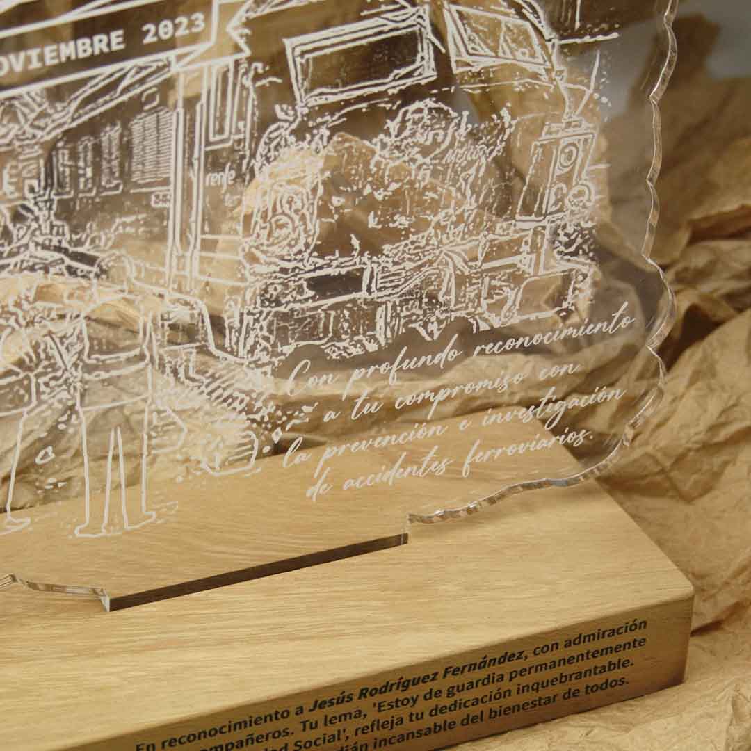 placa conmemorativa con foto