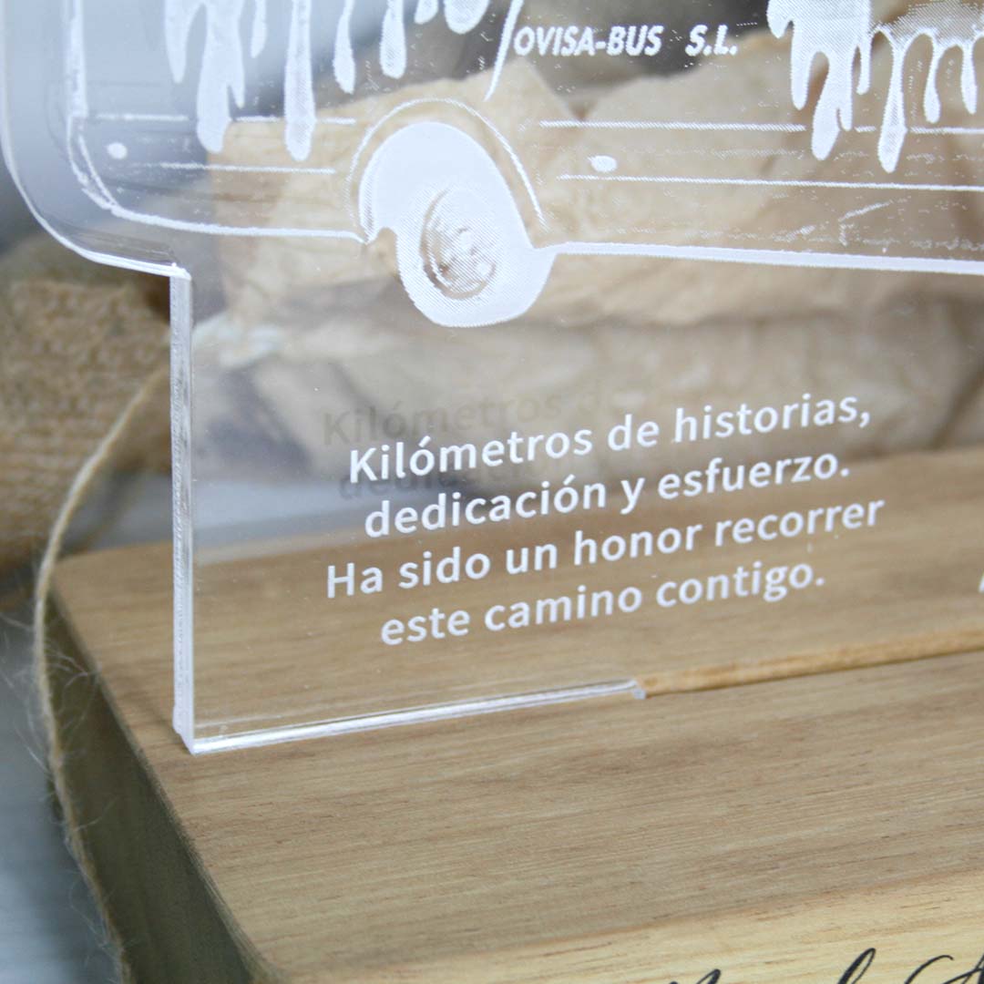 placa de jubilacion como regalo a conductor de autobús