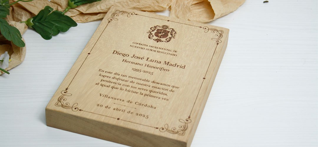 placa-madera-cofrade-05 placa de madera personalizada para regalar a cofrades