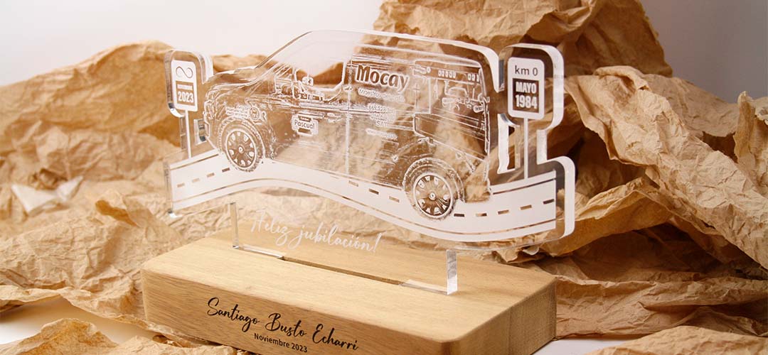 regalo-jubilacion-repartidor-05 placa de metacrilato y madera para regalar a un repartidor jubilado