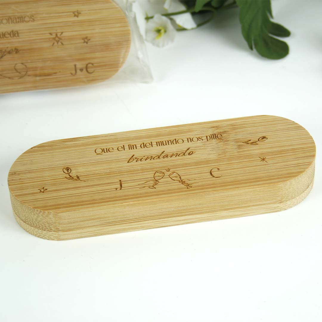 abridor imán de madera personalizado para bodas